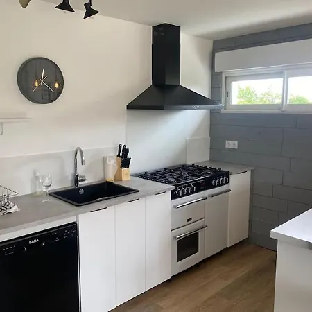 Maison Mitoyenne Chaleureuse Avec Piscine Chauffee