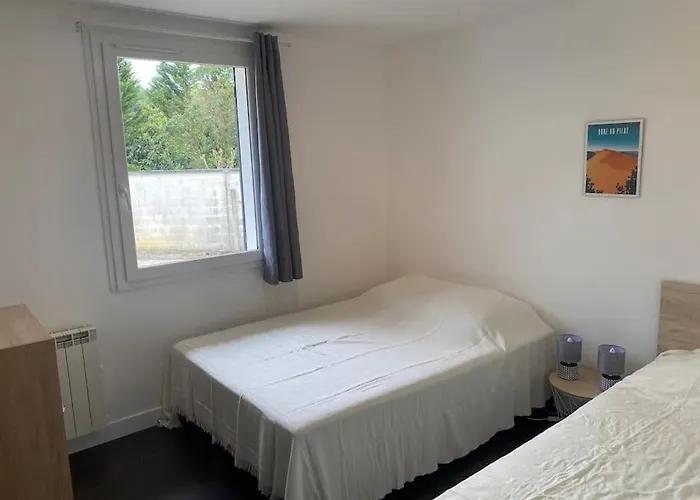 Villa Maison Mitoyenne Chaleureuse Avec Piscine Chauffée *