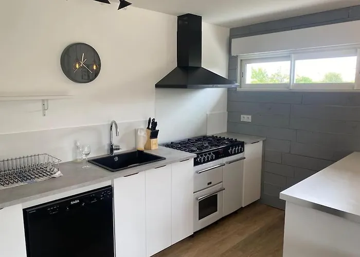 Maison Mitoyenne Chaleureuse Avec Piscine Chauffée